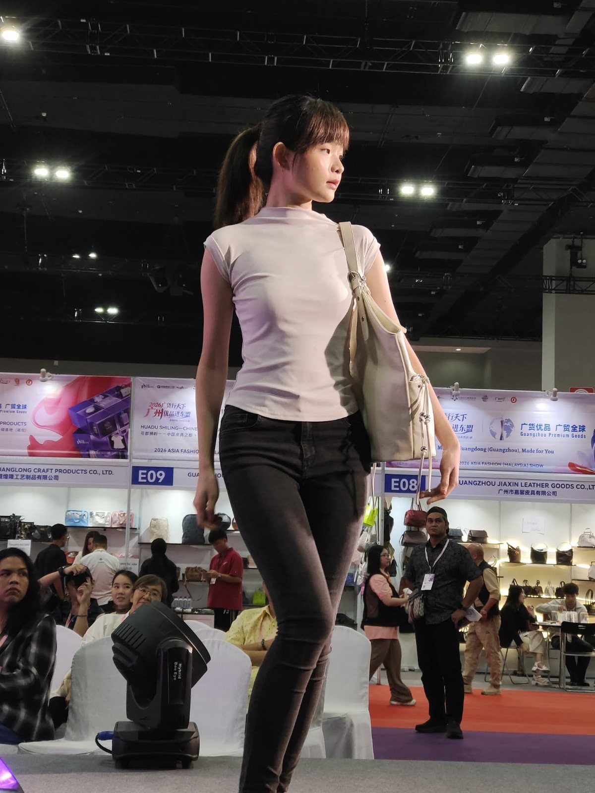 Runway walk with a cream shoulder bag