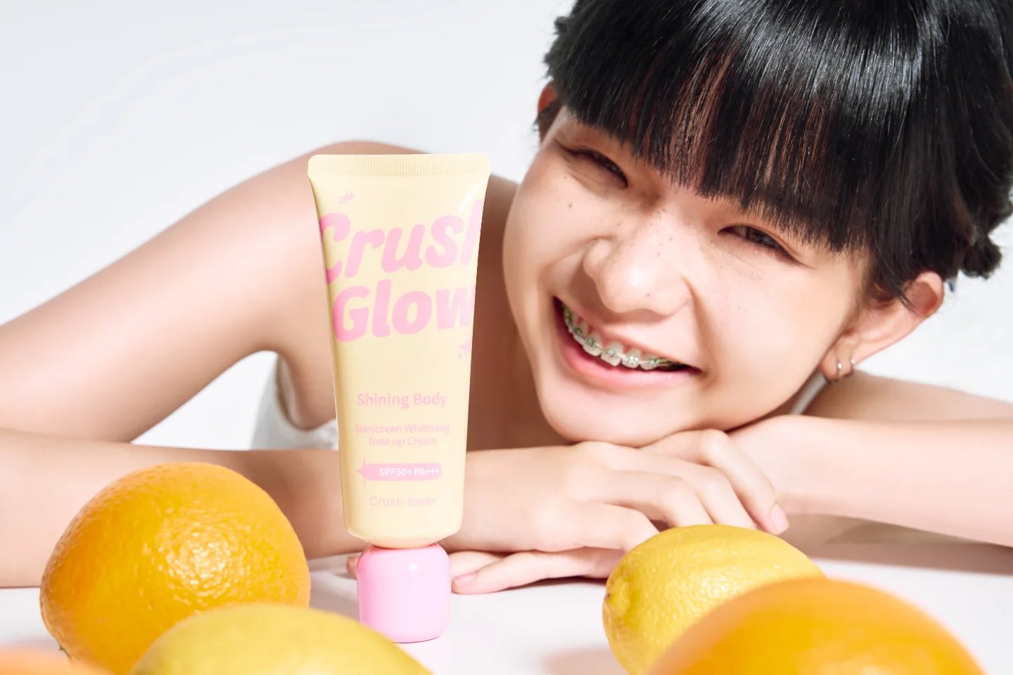 Sunscreen campaign, smiling with citrus